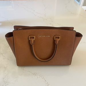 Michael Kors Selma handle bag large